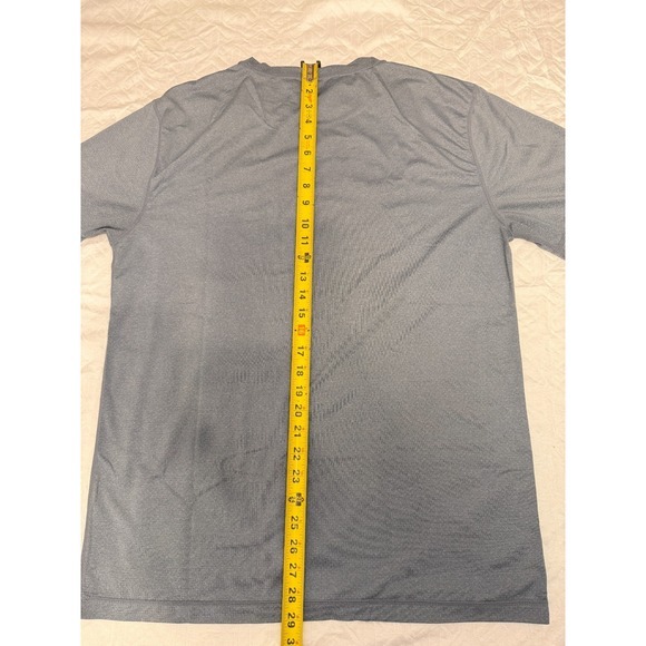 Vuori Tradewind Performance Tee Gray Breathable Stretch Athletic Shirt - Picture 3 of 5